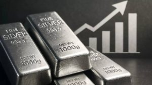 Silver Prices Fall ₹5,000 in One Week Despite Middle East Crisis, Raising Questions for Investors